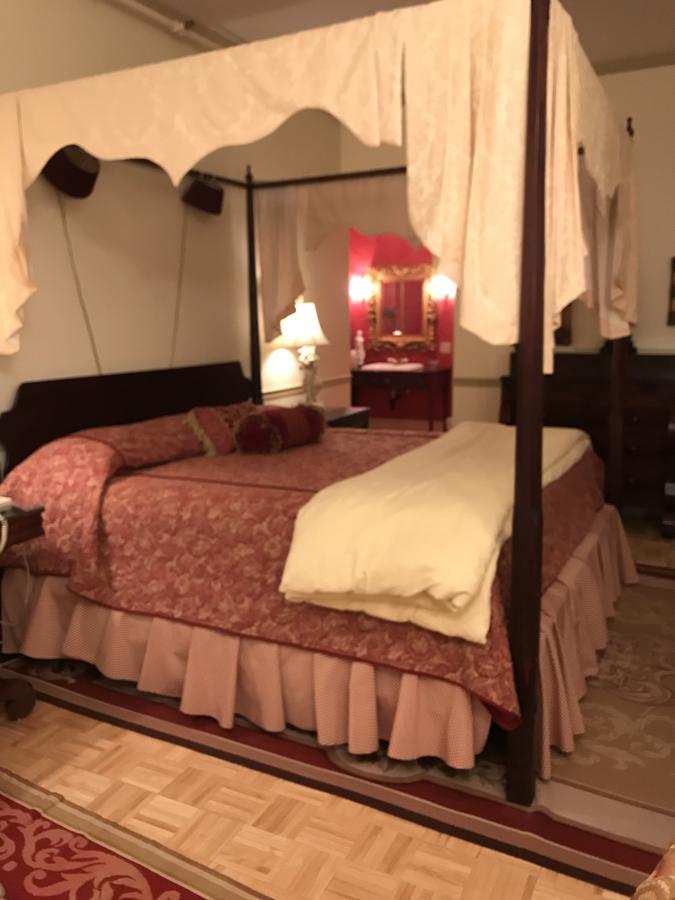 1896 House Country - Barnside 5*
