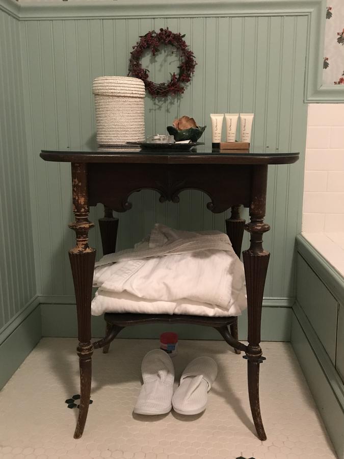 1896 House Country - Barnside 5*