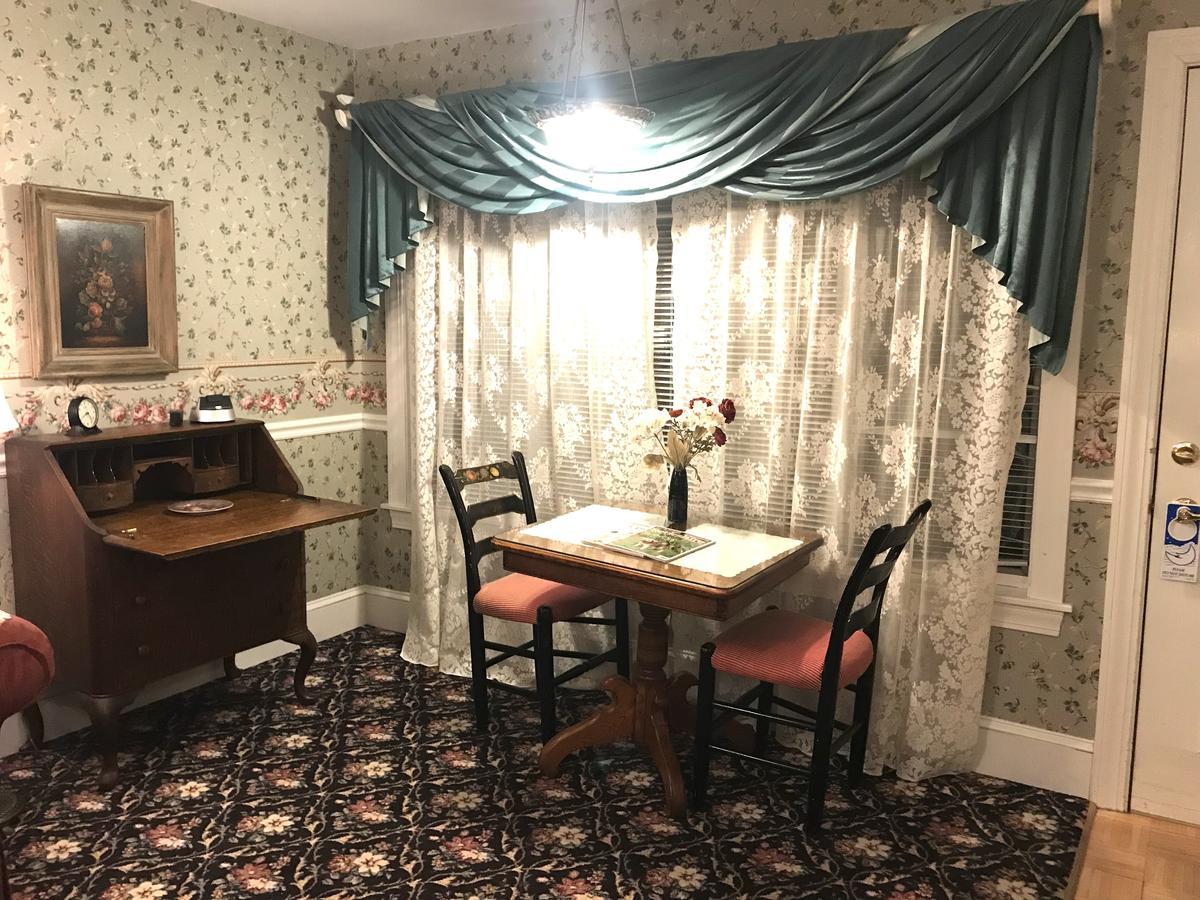 1896 House Country - Barnside 5*