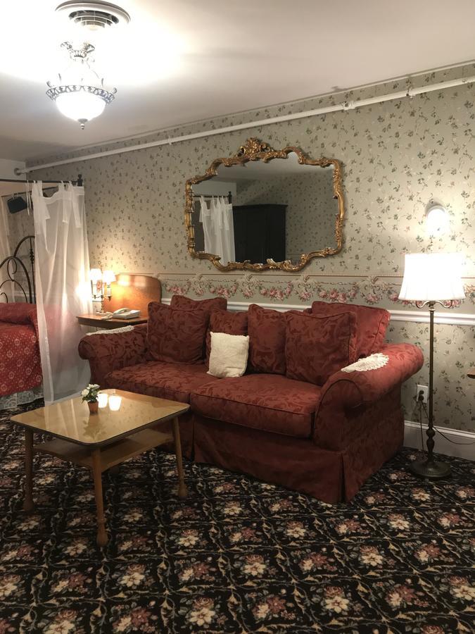 1896 House Country - Barnside 5*
